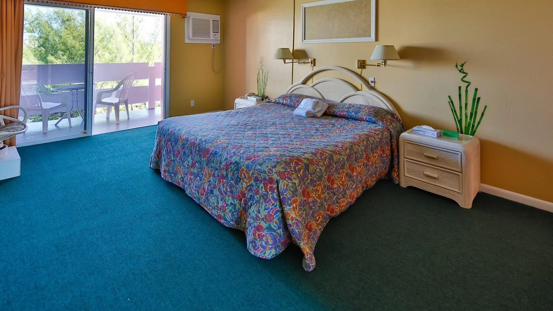 Bell Channel Inn Hotel&Scuba Diving Retreat Freeport Hotel